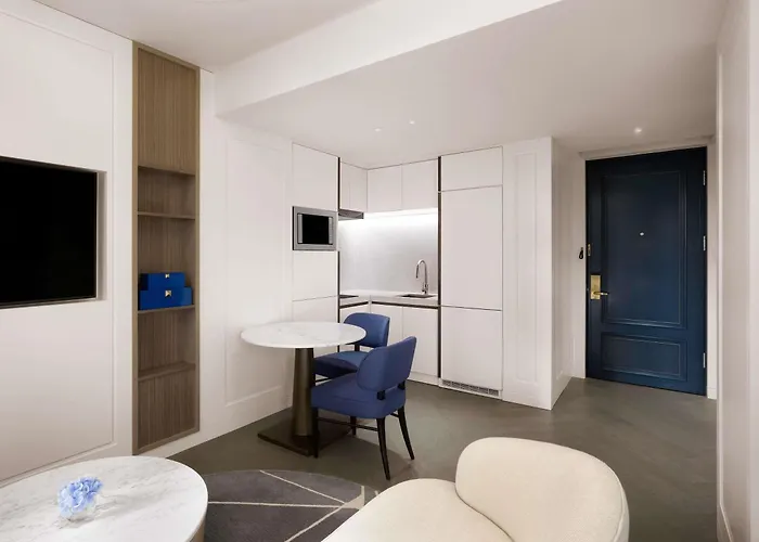 Sofitel Ambassador & Hotel 5*