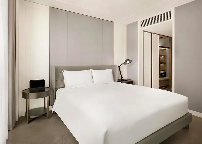 Sofitel Ambassador & Hotel 5*